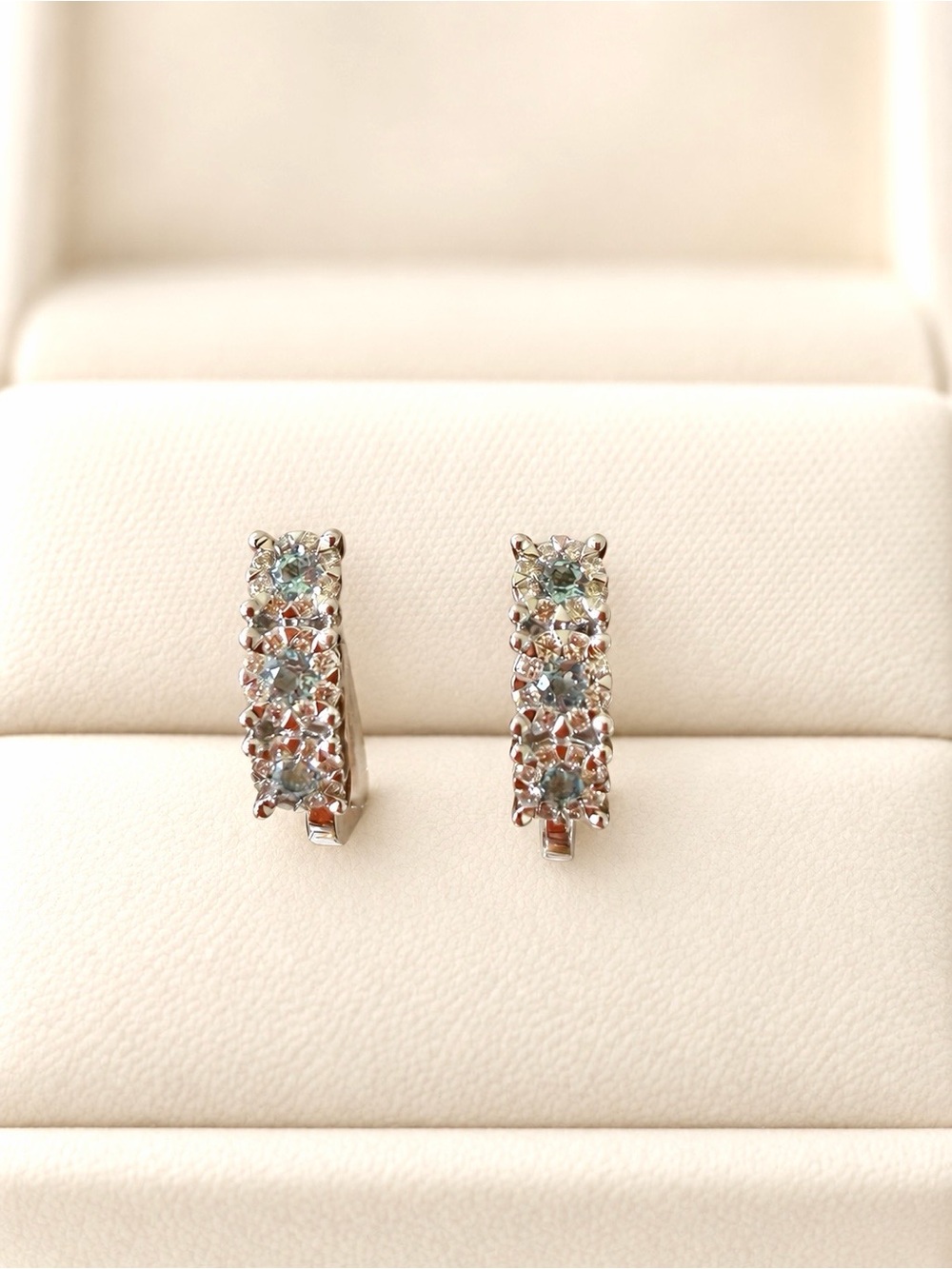 14K (585) White Gold Blue Topaz Earrings